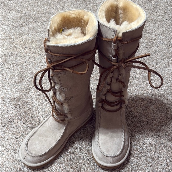 UGG Uptown Lace Up Boots NEW - Picture 1 of 6